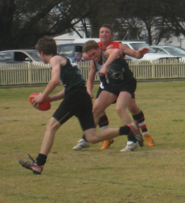 Caleb Dobos runs unmarked down the Inverell wing
